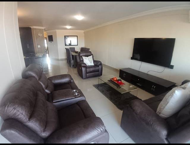 3 BEDROOM APARTMENT FOR SALE IN UVONGO BEACH